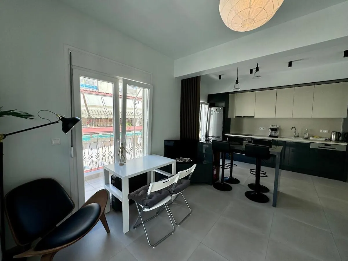 Stylish&Bright Apt Near Rotonda Salonic Grecia
