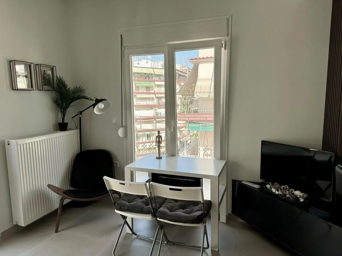 Stylish&Bright Apt Near Rotonda Salonic Apartament