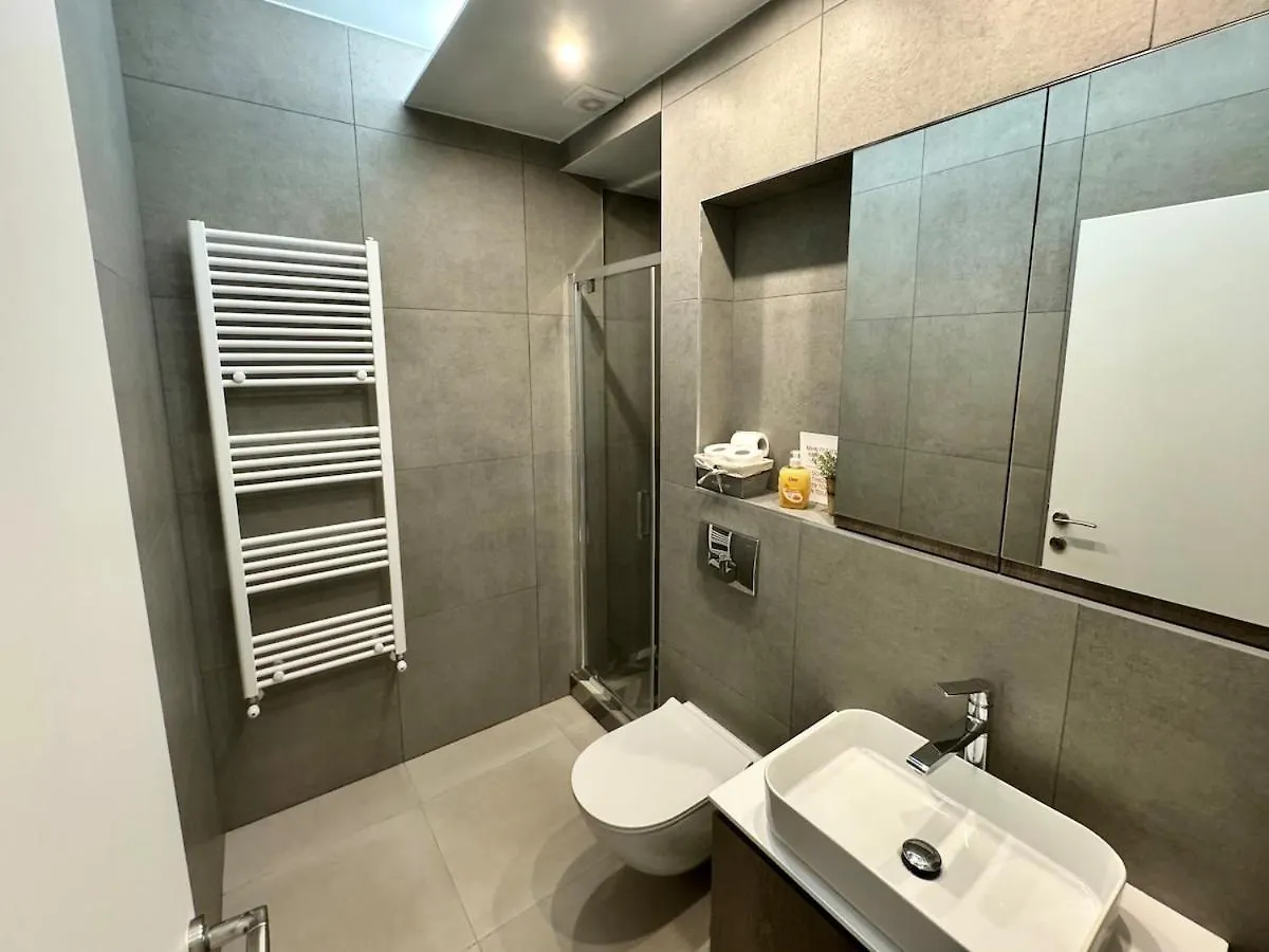 Stylish&Bright Apt Near Rotonda Salonic Apartament