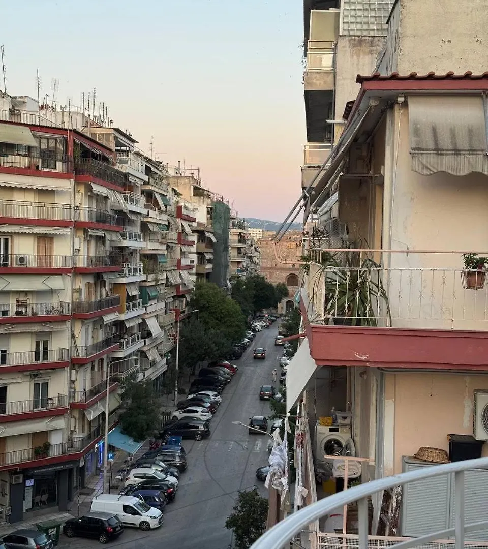 Stylish&Bright Apt Near Rotonda Salonic